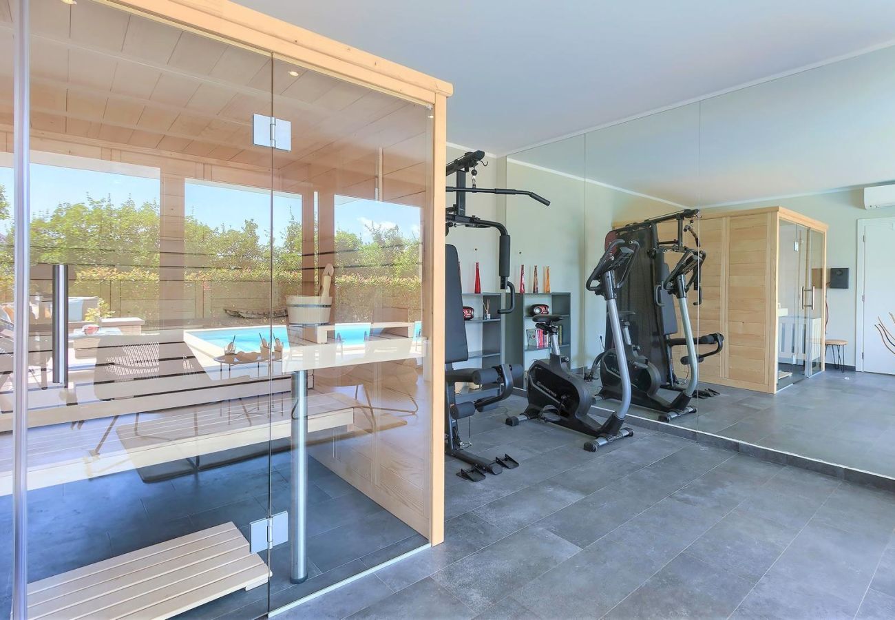 Villa a Rakalj - Villa Hedone in Rakalj for 6+2 persons with 45 m2 heated pool, wellness & recreational amenities