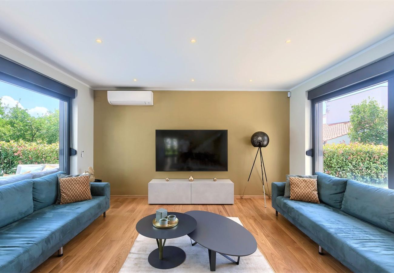 Villa a Rakalj - Villa Hedone in Rakalj for 6+2 persons with 45 m2 heated pool, wellness & recreational amenities