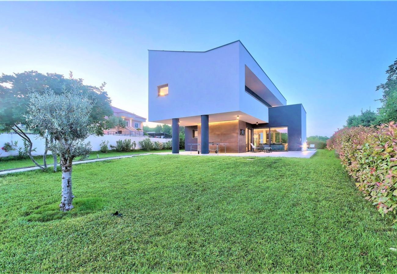 Villa a Rakalj - Villa Hedone in Rakalj for 6+2 persons with 45 m2 heated pool, wellness & recreational amenities