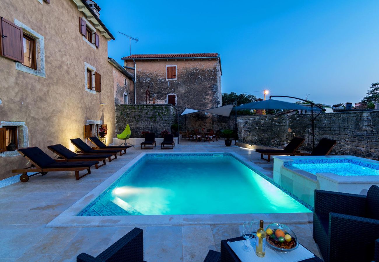 Villa a Žagrici - Villa Sagri for 7 persons in Central Istria with 24 m2 heated pool & jacuzzi - pet friendly
