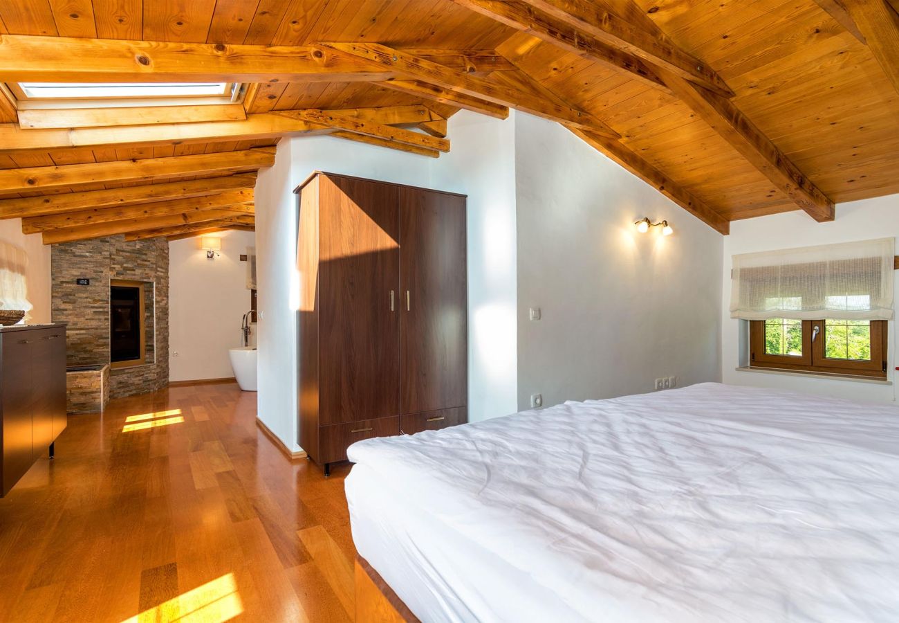 Villa a Žagrici - Villa Sagri for 7 persons in Central Istria with 24 m2 heated pool & jacuzzi - pet friendly