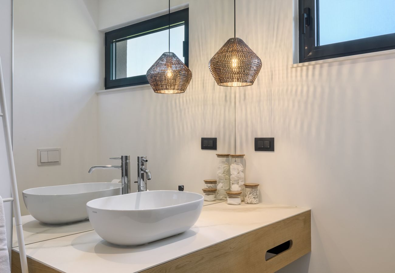 Villa a Brajkovici - Villa Ox in Central Istria for 14 persons with 56 m2 heated pool, kids playground & large garden