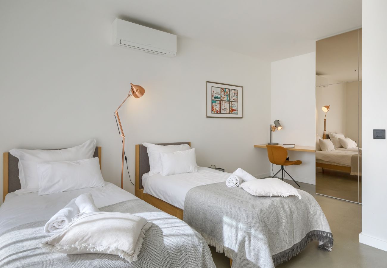 Villa a Brajkovici - Villa Ox in Central Istria for 14 persons with 56 m2 heated pool, kids playground & large garden