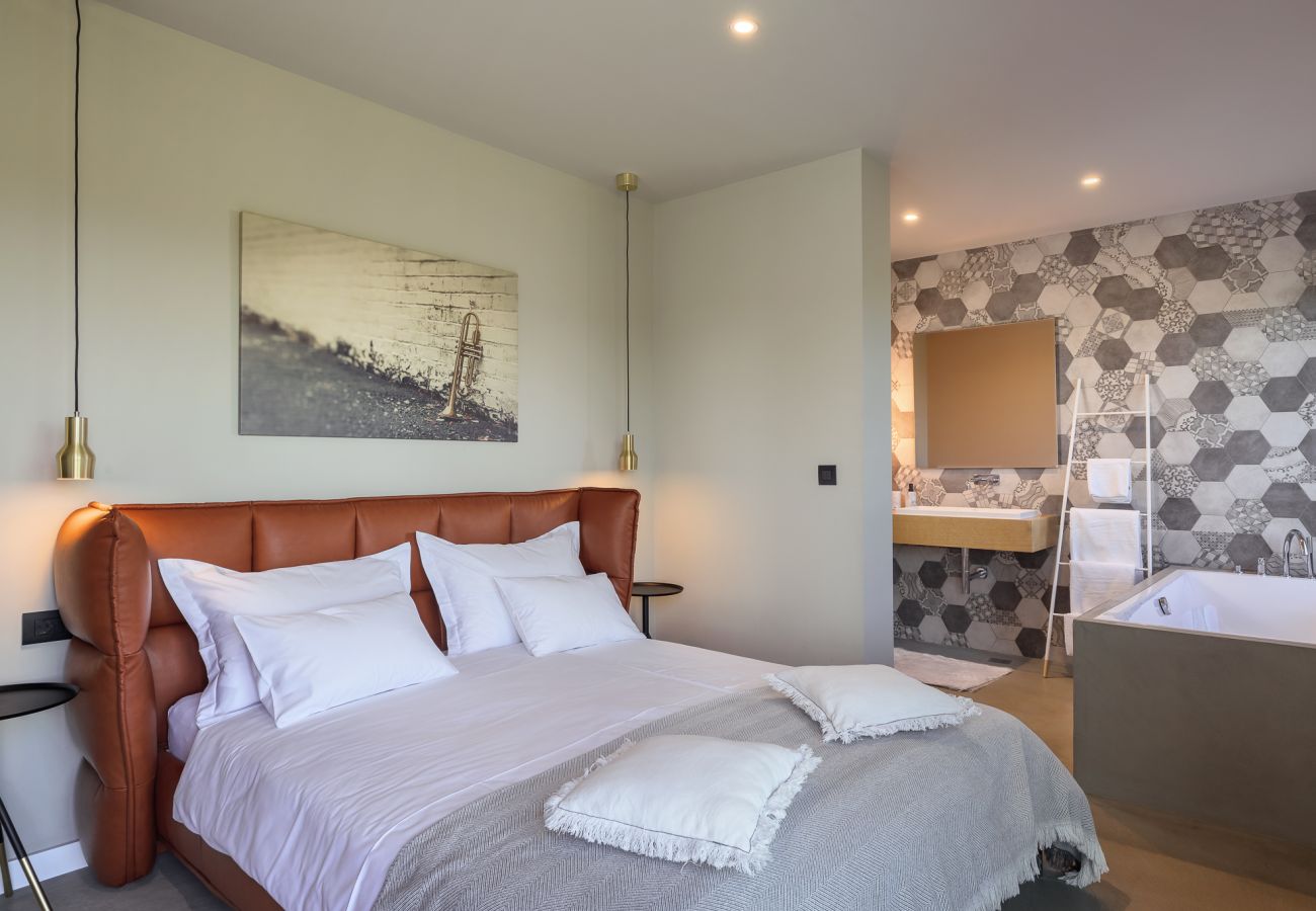 Villa a Brajkovici - Villa Ox in Central Istria for 14 persons with 56 m2 heated pool, kids playground & large garden