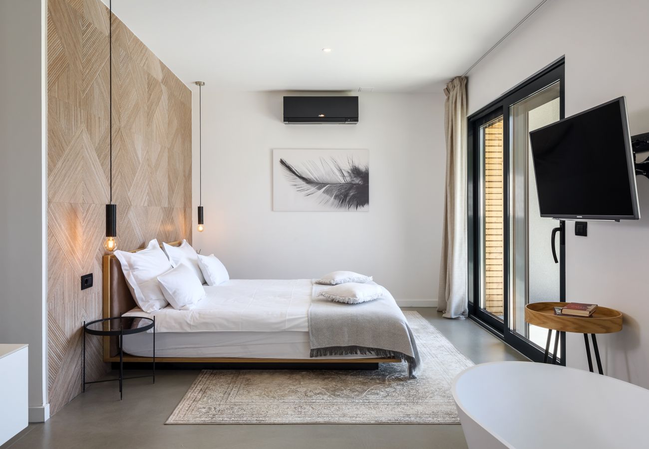 Villa a Brajkovici - Villa Ox in Central Istria for 14 persons with 56 m2 heated pool, kids playground & large garden