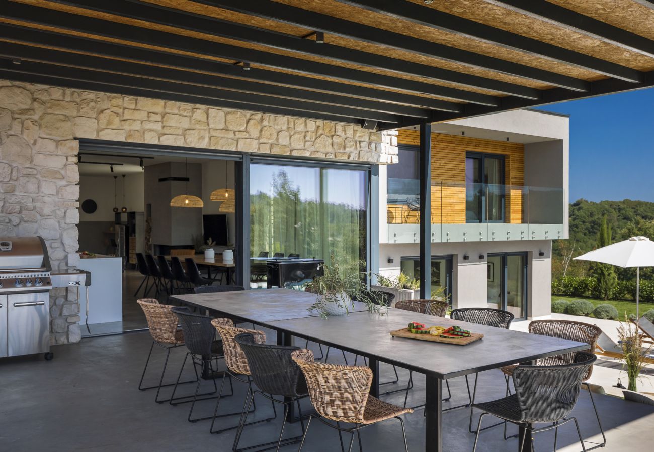 Villa a Brajkovici - Villa Ox in Central Istria for 14 persons with 56 m2 heated pool, kids playground & large garden