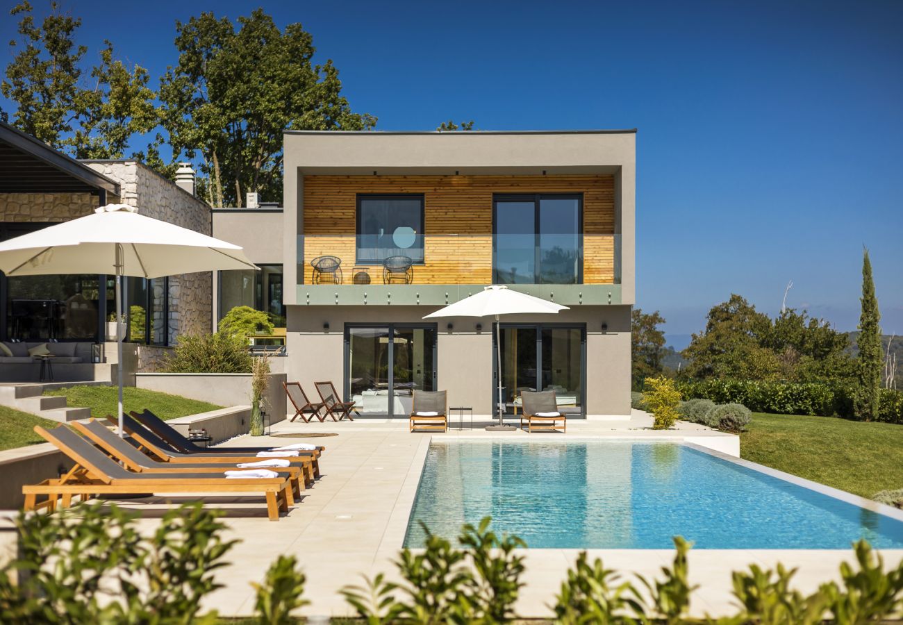 Villa a Brajkovici - Villa Ox in Central Istria for 14 persons with 56 m2 heated pool, kids playground & large garden