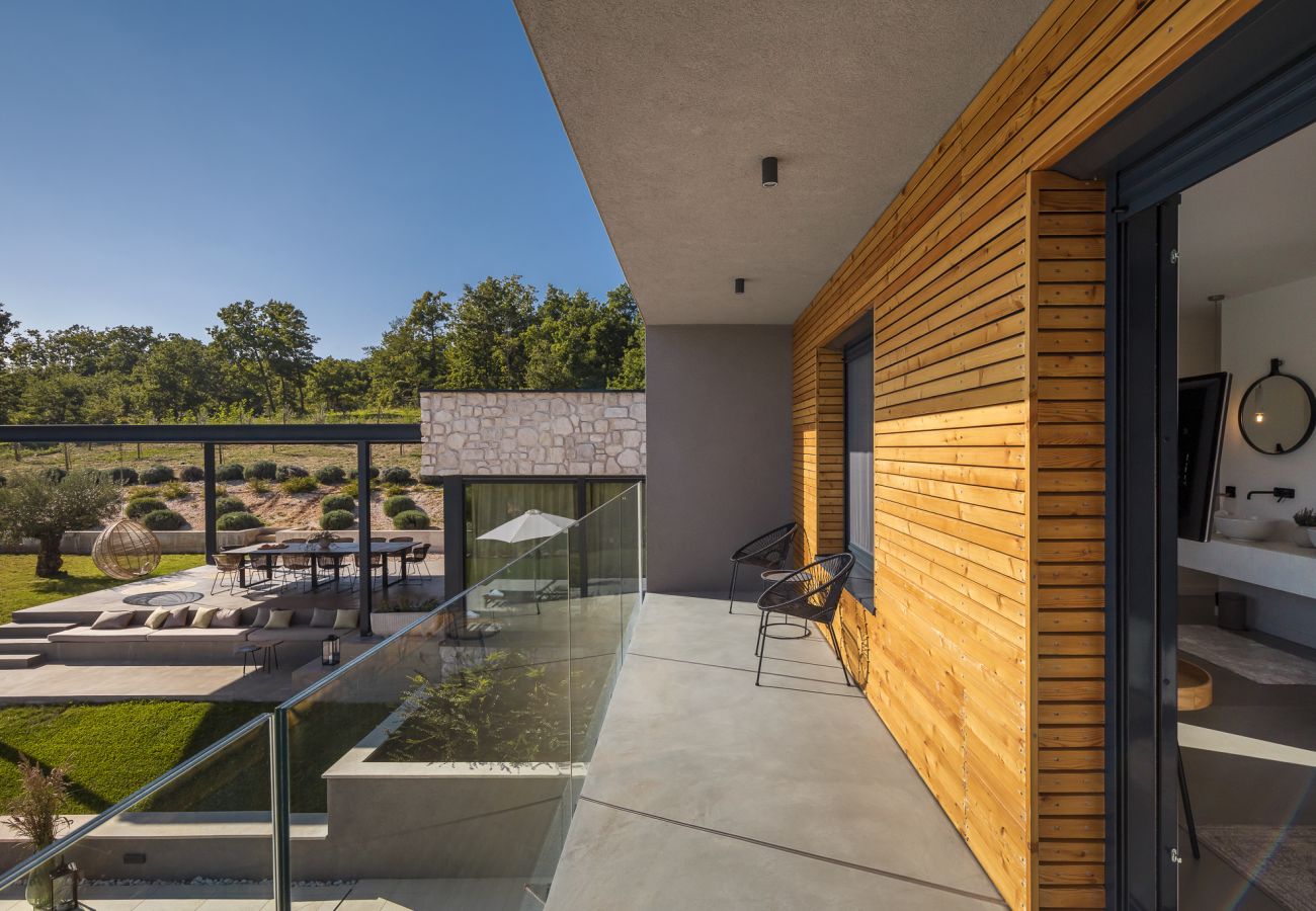 Villa a Brajkovici - Villa Ox in Central Istria for 14 persons with 56 m2 heated pool, kids playground & large garden