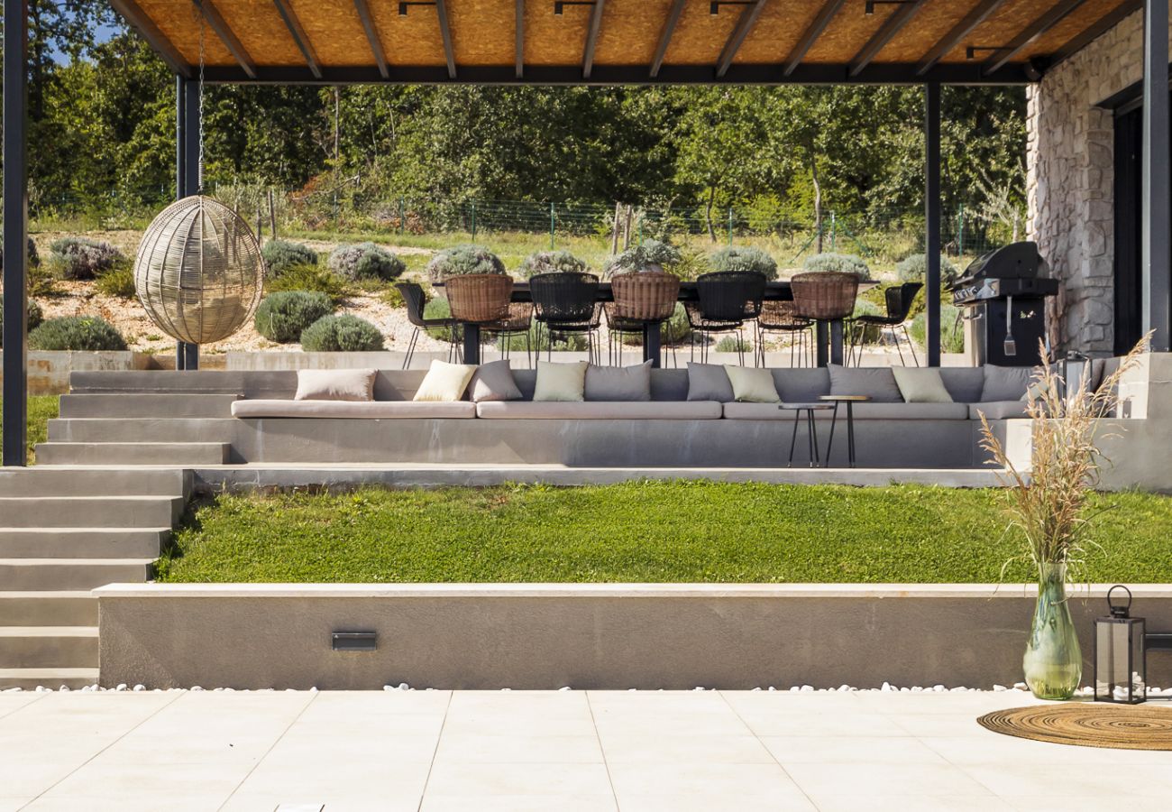 Villa a Brajkovici - Villa Ox in Central Istria for 14 persons with 56 m2 heated pool, kids playground & large garden