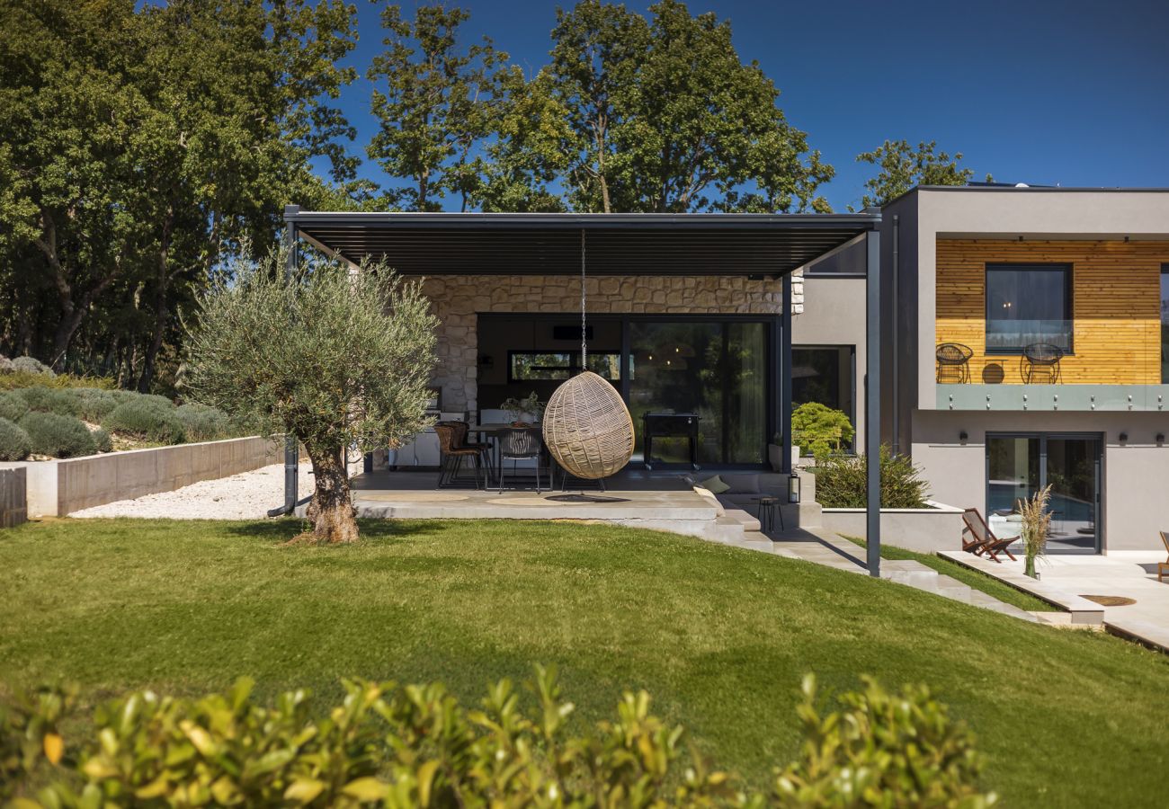 Villa a Brajkovici - Villa Ox in Central Istria for 14 persons with 56 m2 heated pool, kids playground & large garden