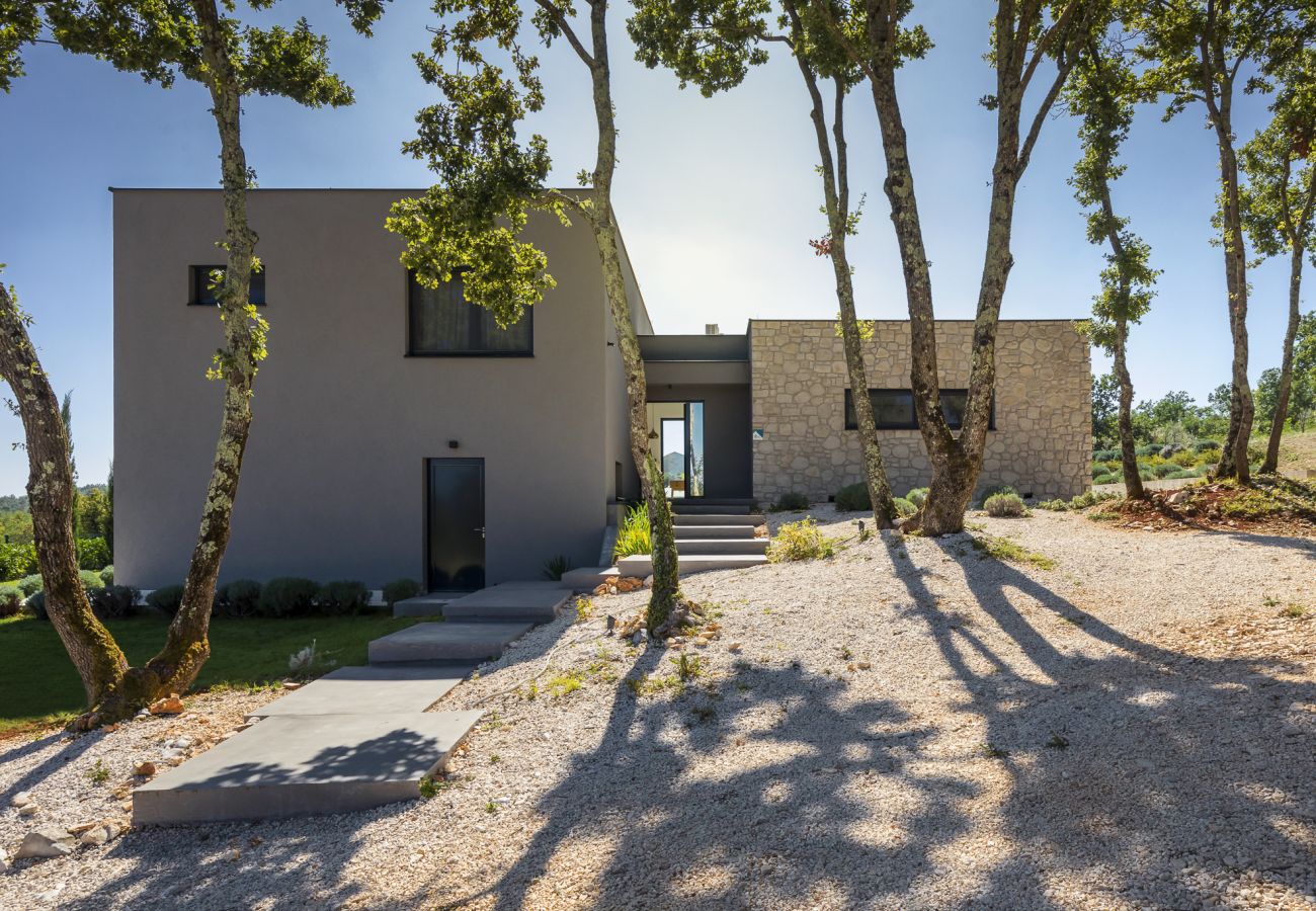 Villa a Brajkovici - Villa Ox in Central Istria for 14 persons with 56 m2 heated pool, kids playground & large garden
