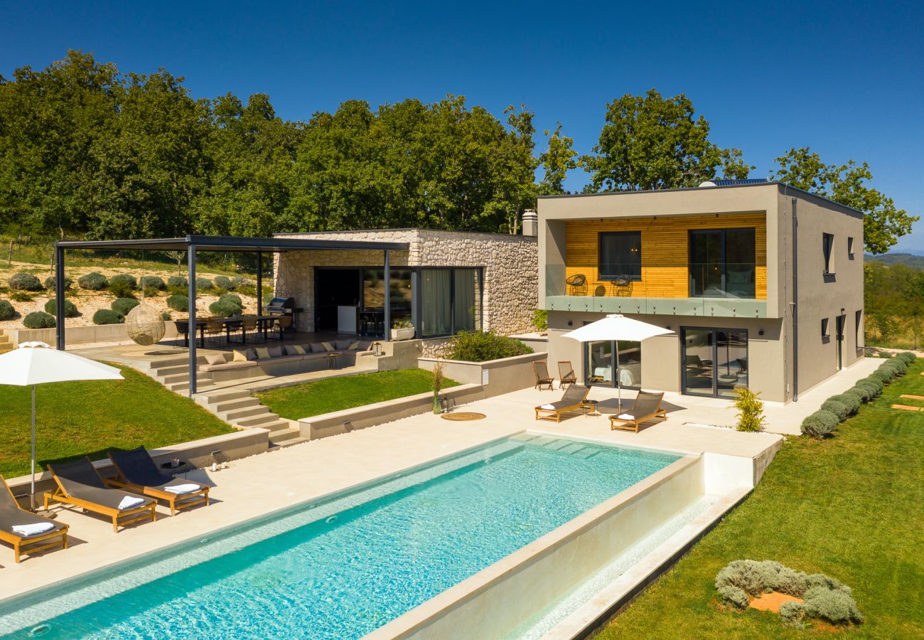 Villa a Brajkovici - Villa Ox in Central Istria for 14 persons with 56 m2 heated pool, kids playground & large garden
