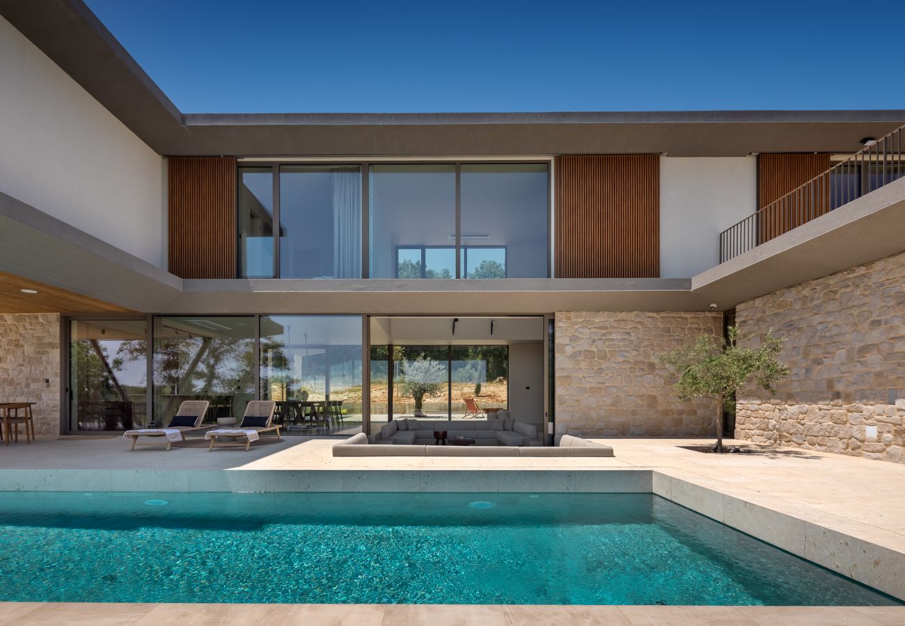 Villa a Brajkovici - Villa bOx in Central Istria for 14 persons with wellness, 54 m2 heated pool, & kids playground