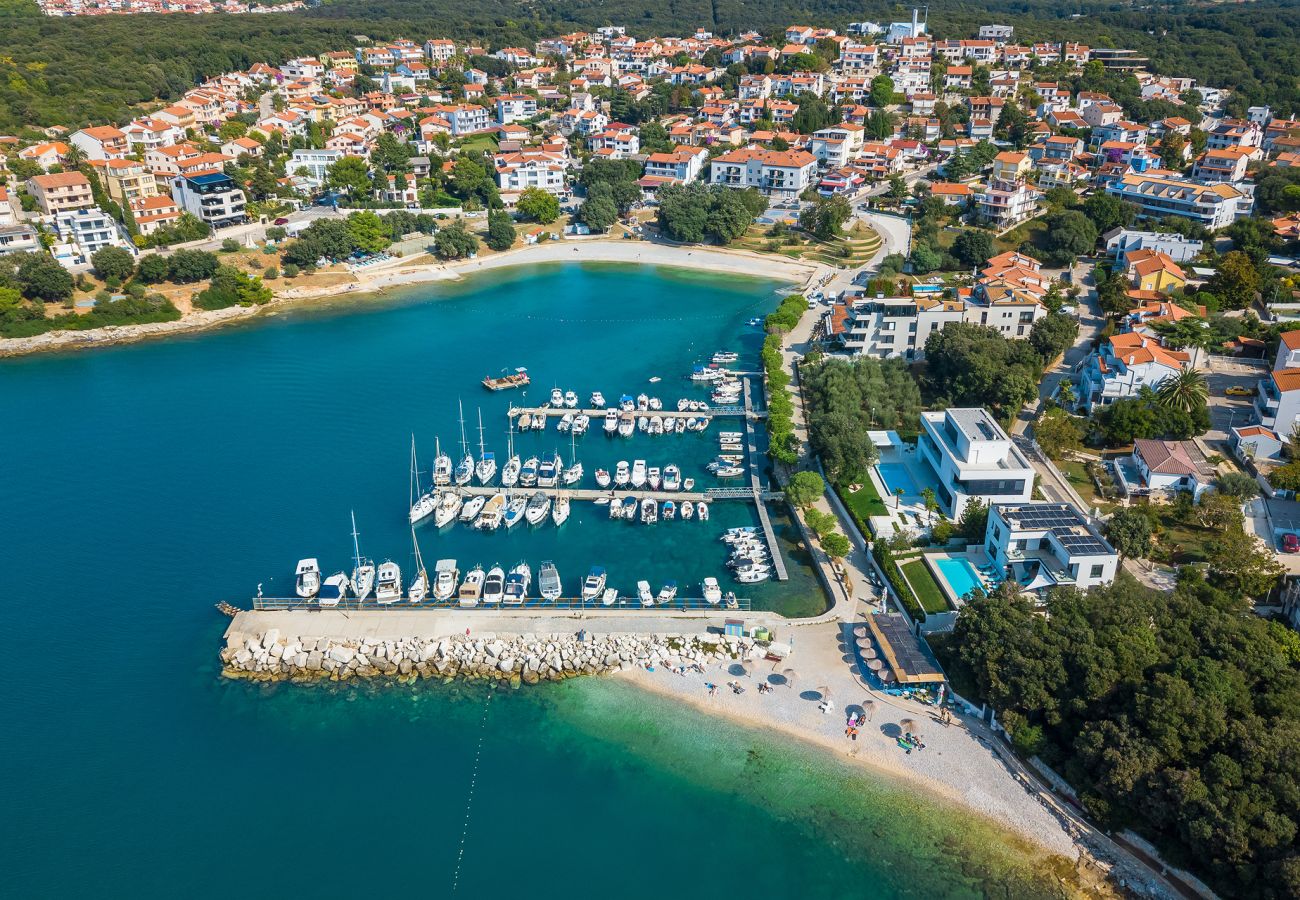 Villa a Pješčana uvala - Villa Sail near Medulin for 10 persons with 50 m2 heated pool, sea view & beachfront