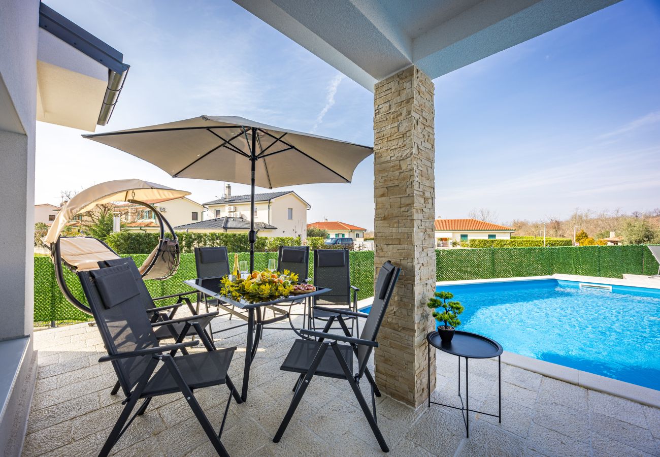 Villa a Buje - Villa Renci near Umag for 8 persons with 30 m2 private heated pool