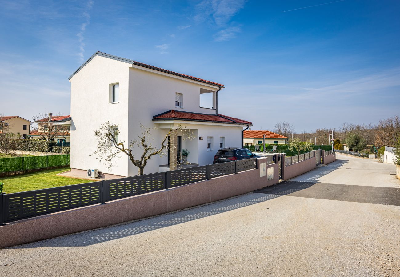 Villa a Buje - Villa Renci near Umag for 8 persons with 30 m2 private heated pool
