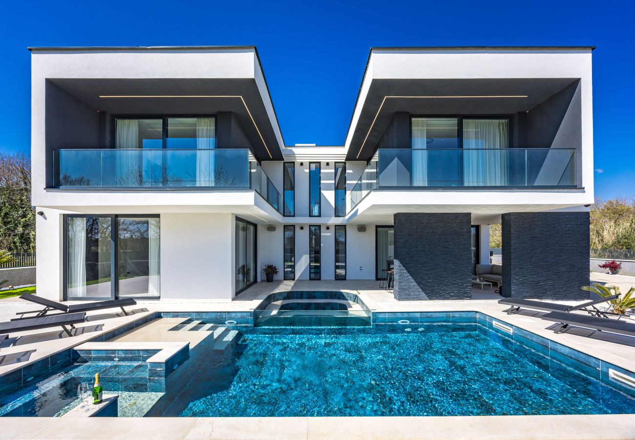 Villa a Ližnjan - Villa Asper near Medulin for 8 persons with 40 m2 private pool, sea view and only 1 km from beach