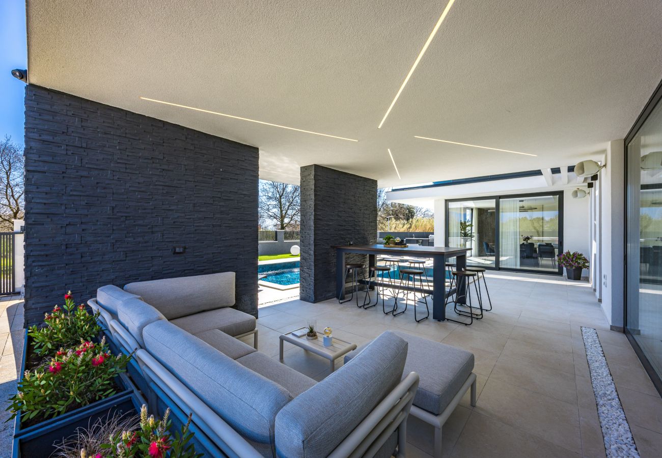 Villa a Ližnjan - Villa Asper near Medulin for 8 persons with 40 m2 private pool, sea view and only 1 km from beach