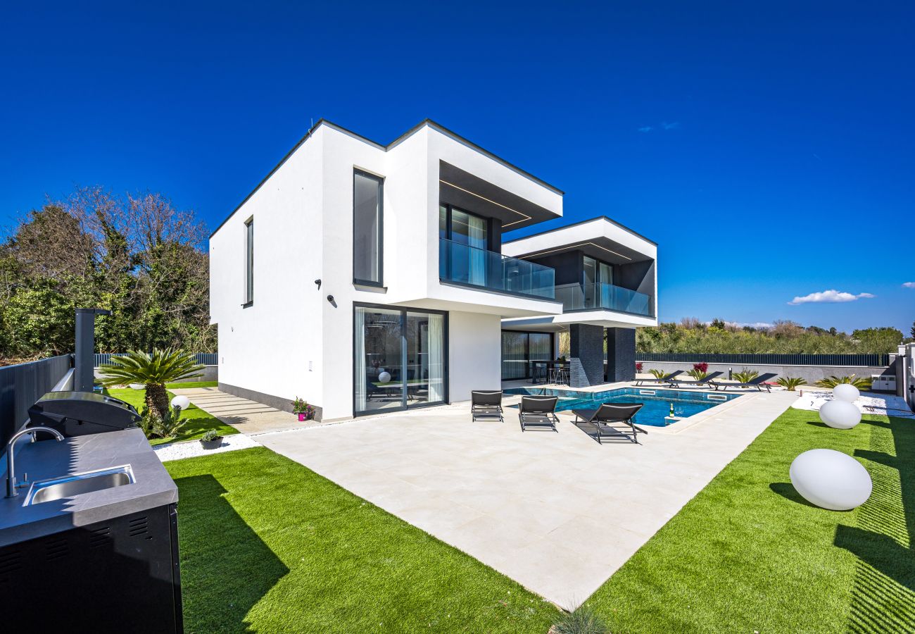 Villa a Ližnjan - Villa Asper near Medulin for 8 persons with 40 m2 private pool, sea view and only 1 km from beach