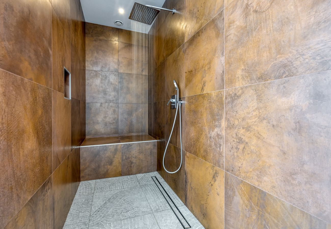 Villa a Kringa - Villa Blanka in Central Istria for 8 persons with 50 m2 private pool, jacuzzi and free bikes