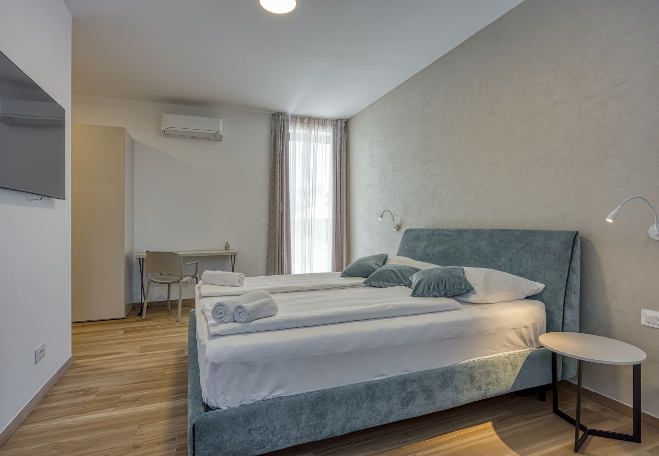 Villa a Kringa - Villa Blanka in Central Istria for 8 persons with 50 m2 private pool, jacuzzi and free bikes