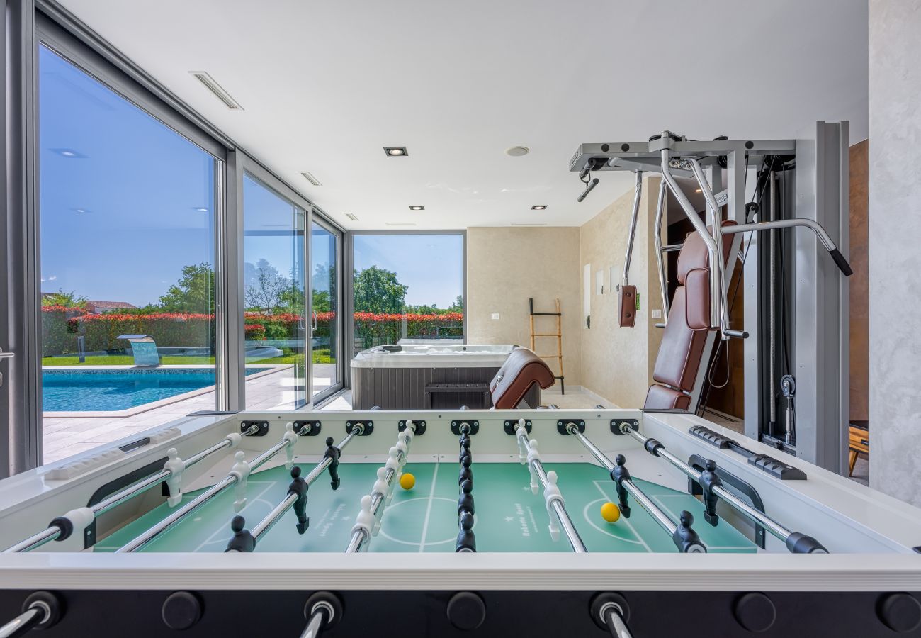 Villa a Kringa - Villa Blanka in Central Istria for 8 persons with 50 m2 private pool, jacuzzi and free bikes