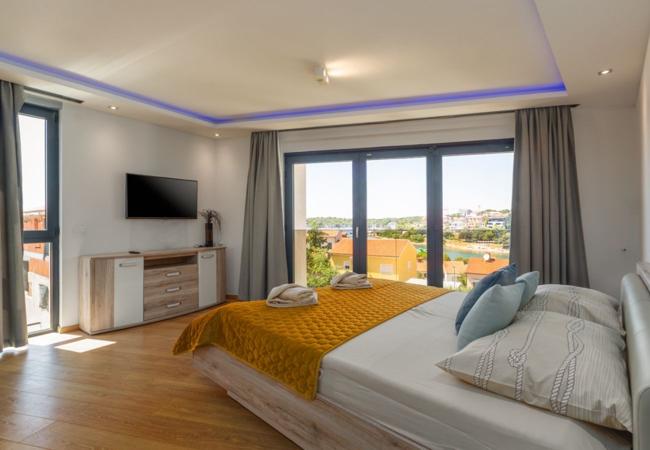 Villa a Pješčana uvala - Villa Golfista in Pula for 10 persons with whirlpool, mini golf, sea view & only 200 m from beach