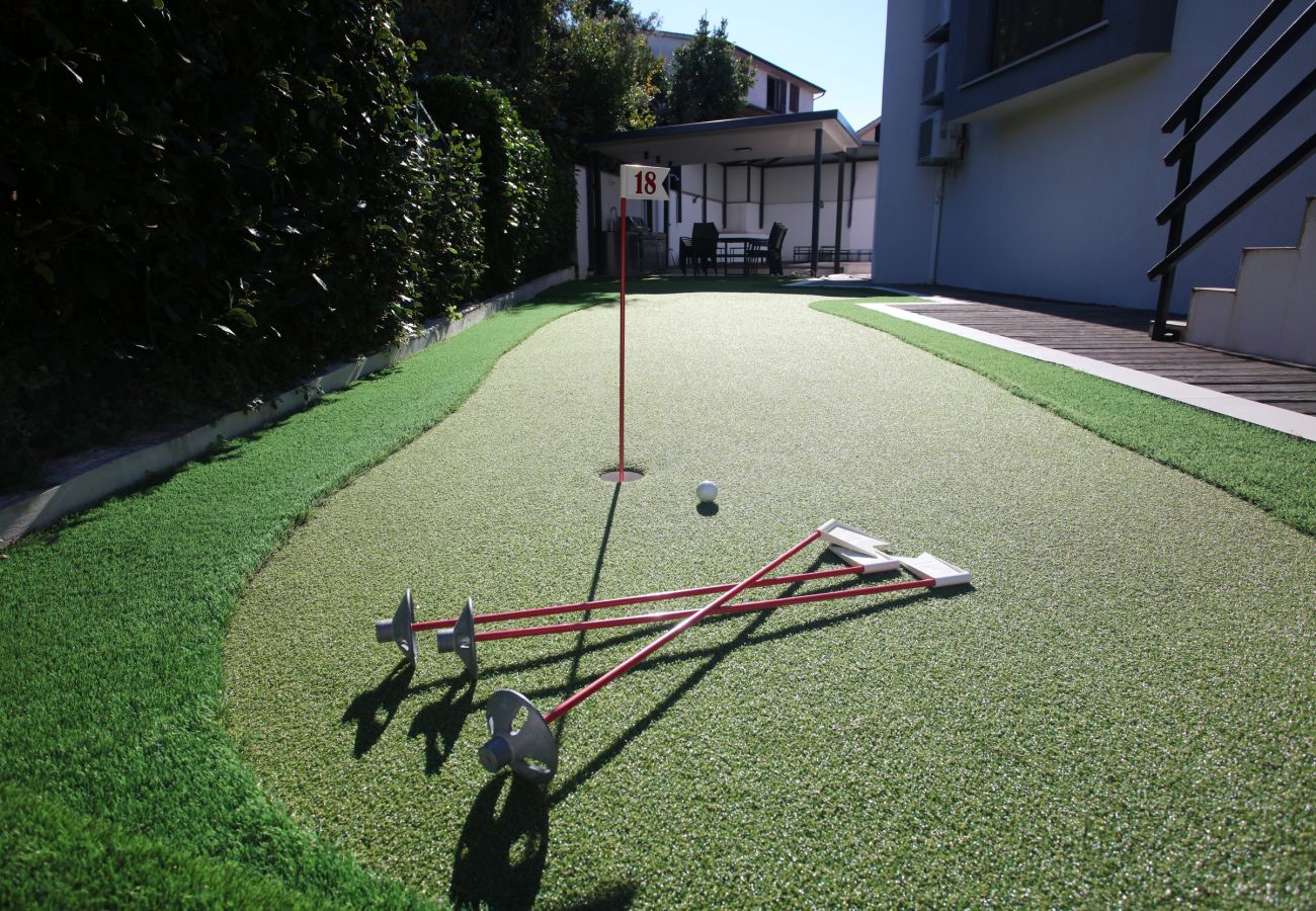 Villa a Pješčana uvala - Villa Golfista in Pula for 10 persons with whirlpool, mini golf, sea view & only 200 m from beach
