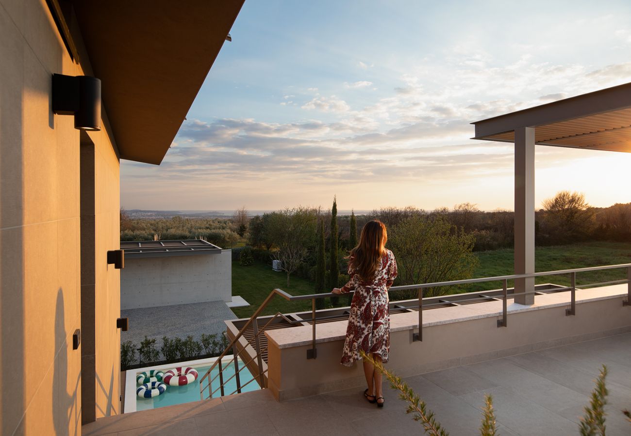 Villa a Vodnjan - Villa Puerto de Luz near Fažana for 8 persons with 35 m2 private pool, sea view, mini golf & sauna