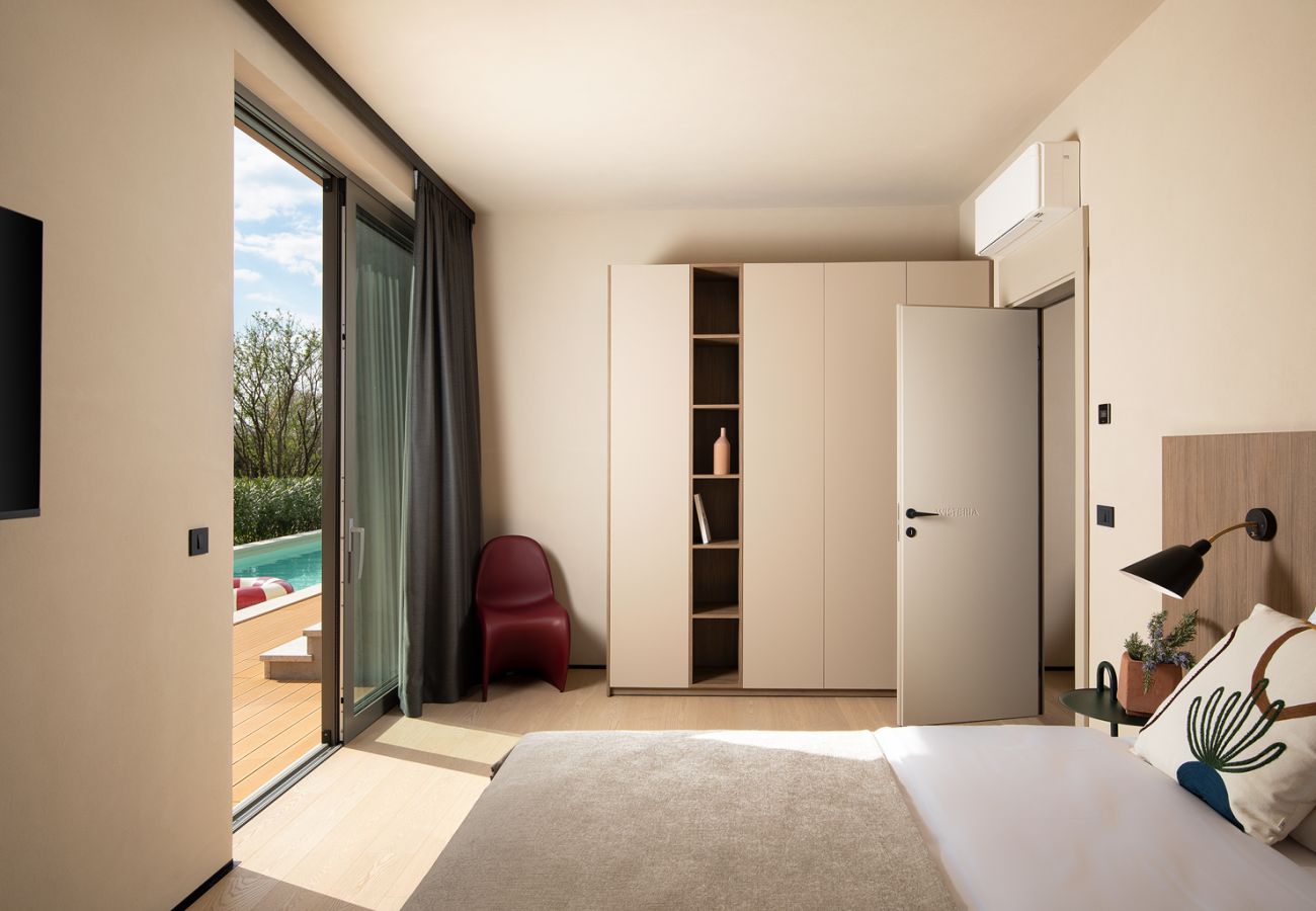 Villa a Vodnjan - Villa Puerto de Luz near Fažana for 8 persons with 35 m2 private pool, sea view, mini golf & sauna