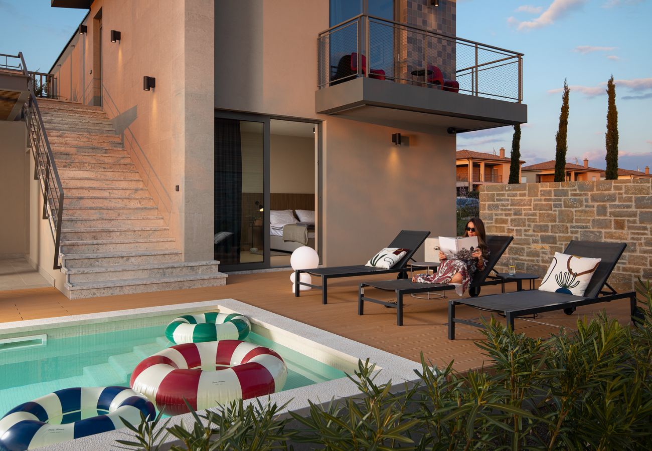 Villa a Vodnjan - Villa Puerto de Luz near Fažana for 8 persons with 35 m2 private pool, sea view, mini golf & sauna