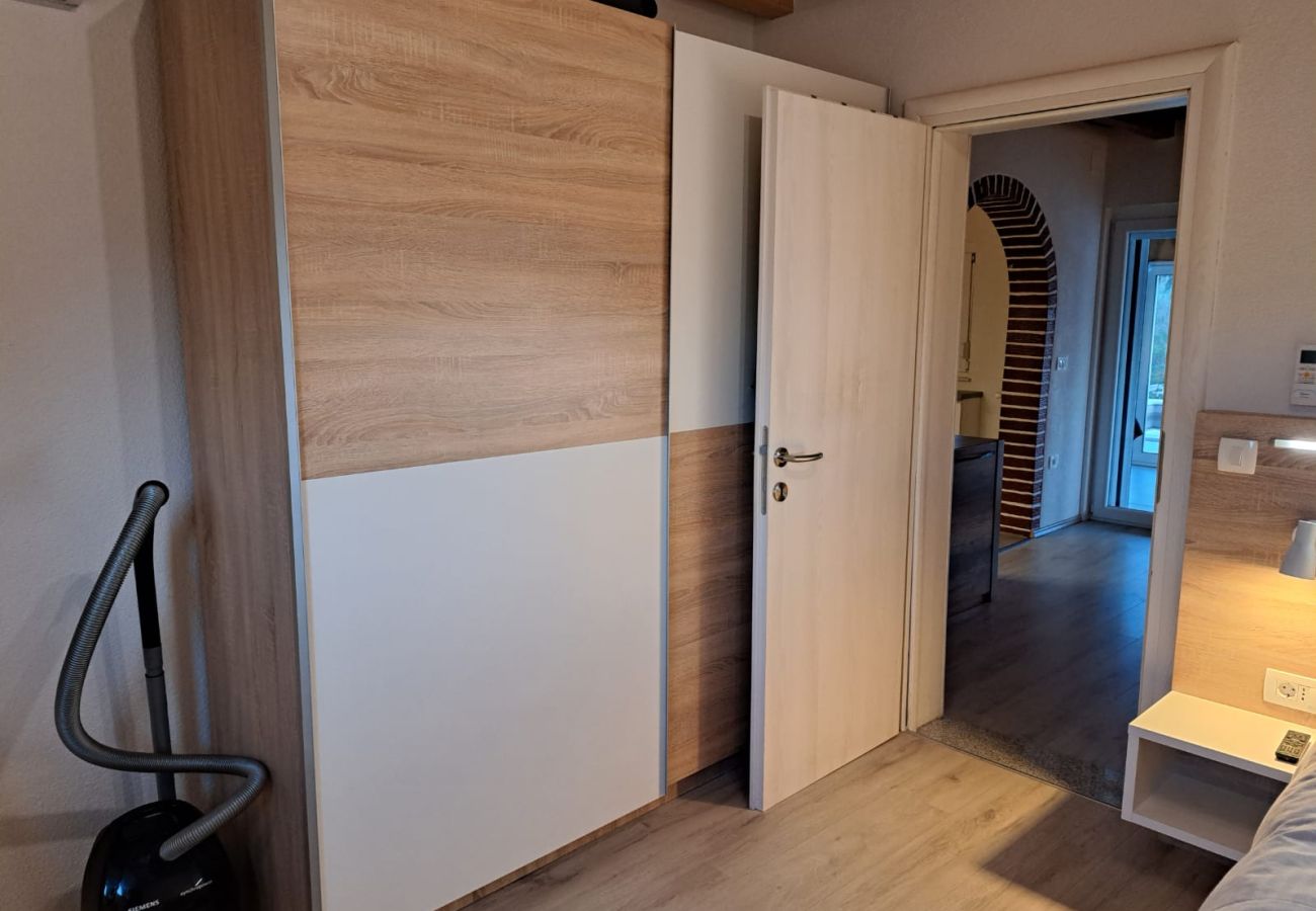 Villa a Nova Vas - Villa Jacky 2 near Poreč for 4 persons with 32 m2 private pool - pet friendly