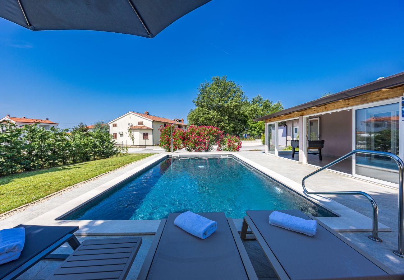 Villa a Nova Vas - Villa Jacky 2 near Poreč for 4 persons with 32 m2 private pool - pet friendly