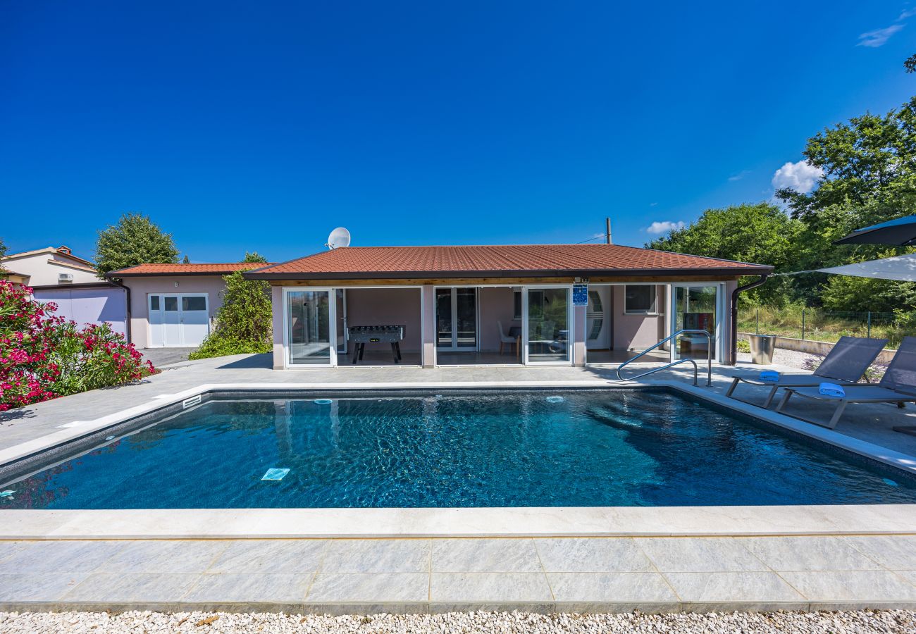 Villa a Nova Vas - Villa Jacky 2 near Poreč for 4 persons with 32 m2 private pool - pet friendly