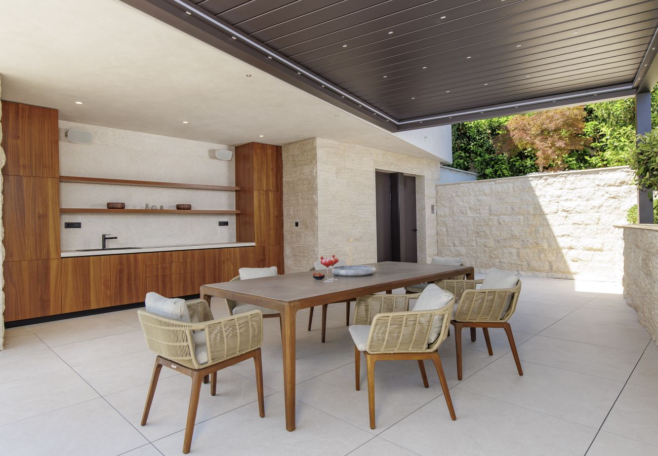 Villa a Mošcenicka Draga - Luxury Villa Ella near Opatija for 6 persons with private 36 m2 heated pool & beautiful sea view
