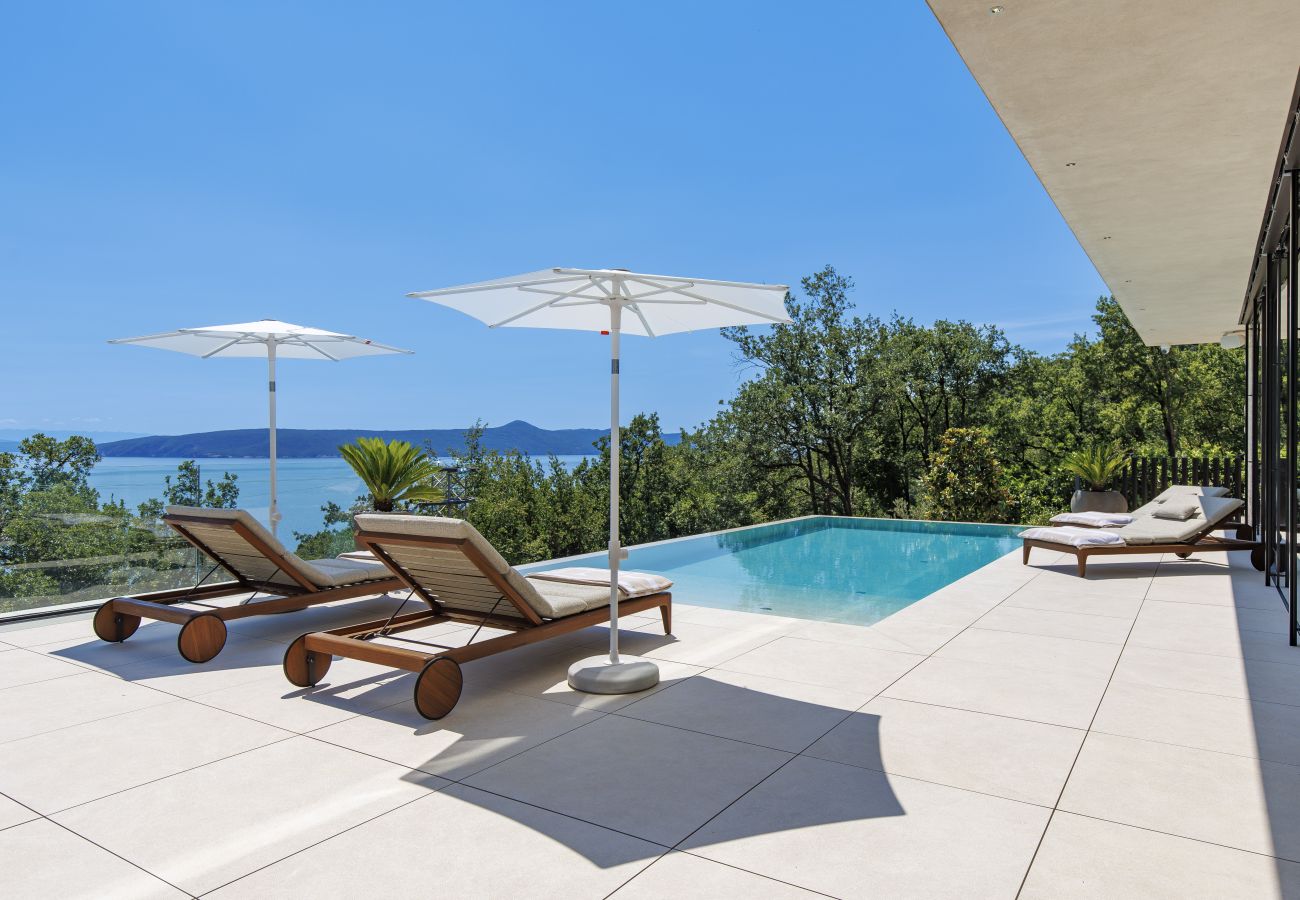Villa a Mošcenicka Draga - Luxury Villa Ella near Opatija for 6 persons with private 36 m2 heated pool & beautiful sea view