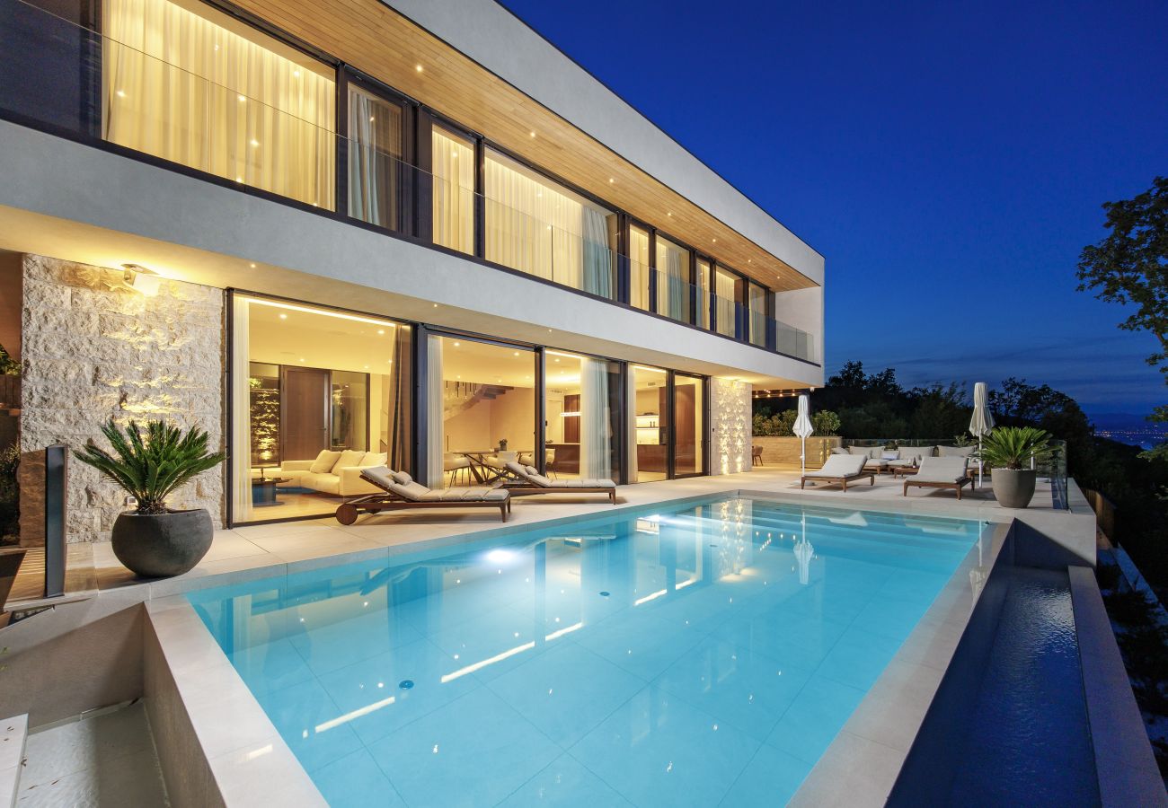 Villa a Mošcenicka Draga - Luxury Villa Ella near Opatija for 6 persons with private 36 m2 heated pool & beautiful sea view