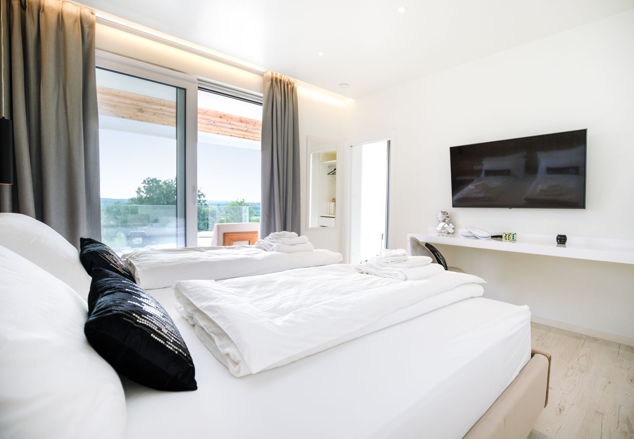 Villa a Vrecari - Villa Sonia near Labin - Rabac for 8 persons with 40 m2 heated pool, wellness & kids playground