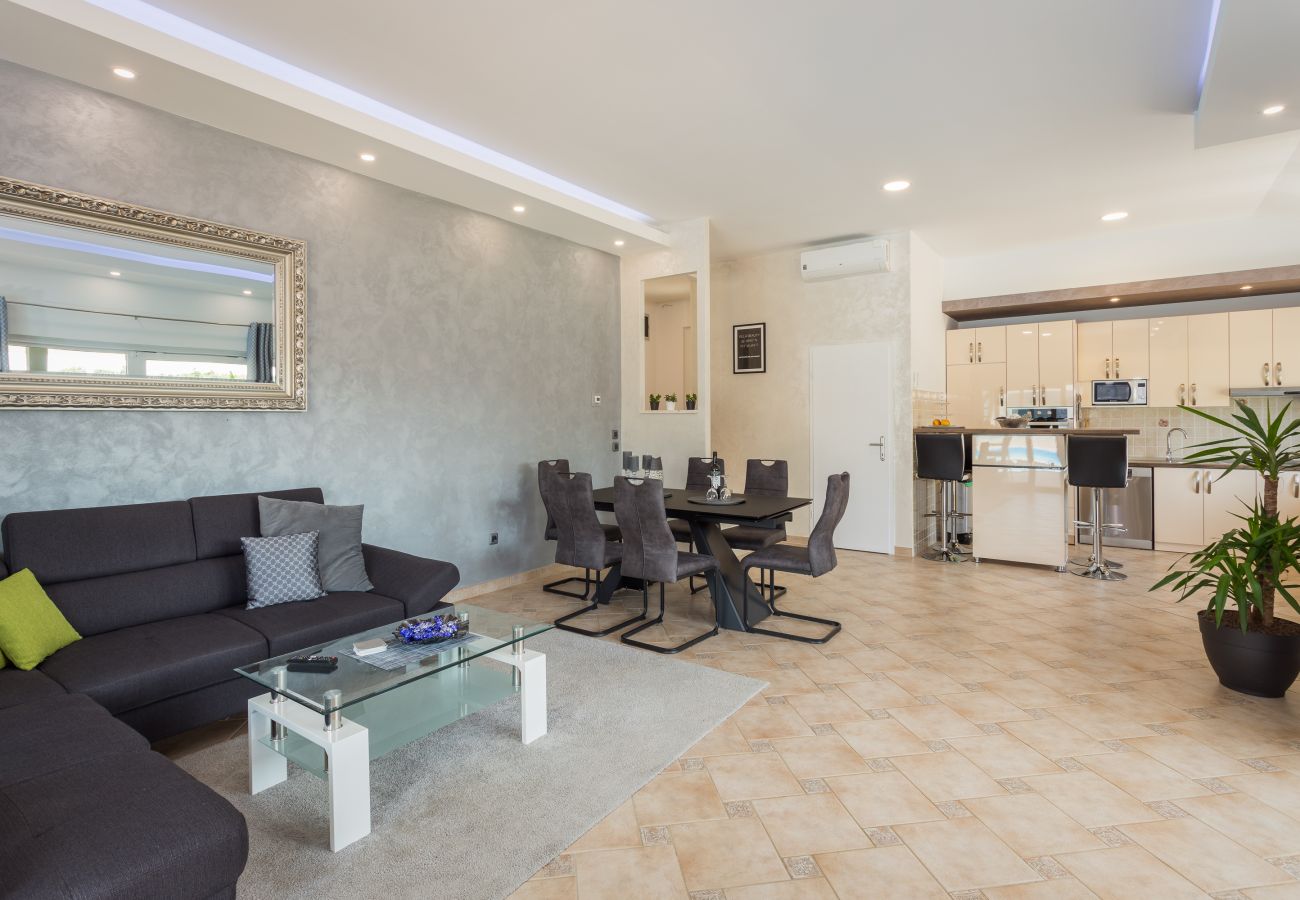 Villa a Matohanci - Villa Beauty near Rovinj for 7 people with 55 m2 private heated pool, wellness & kids playground