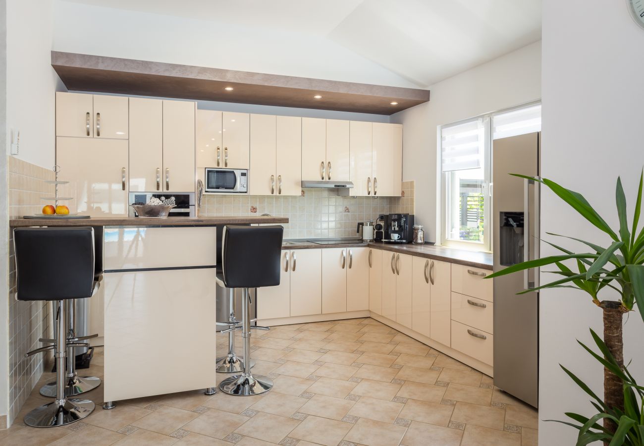 Villa a Matohanci - Villa Beauty near Rovinj for 7 people with 55 m2 private heated pool, wellness & kids playground