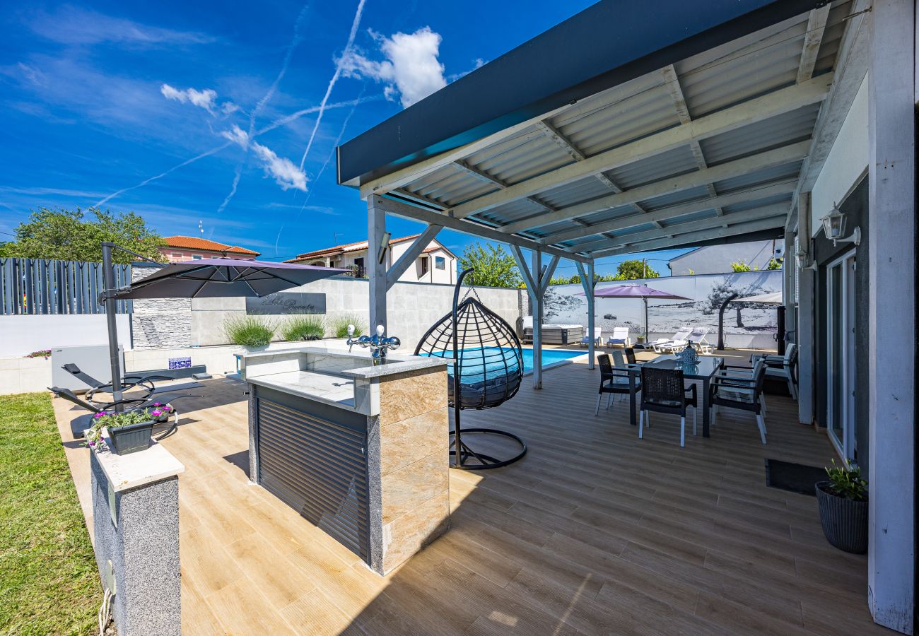 Villa a Matohanci - Villa Beauty near Rovinj for 7 people with 55 m2 private heated pool, wellness & kids playground