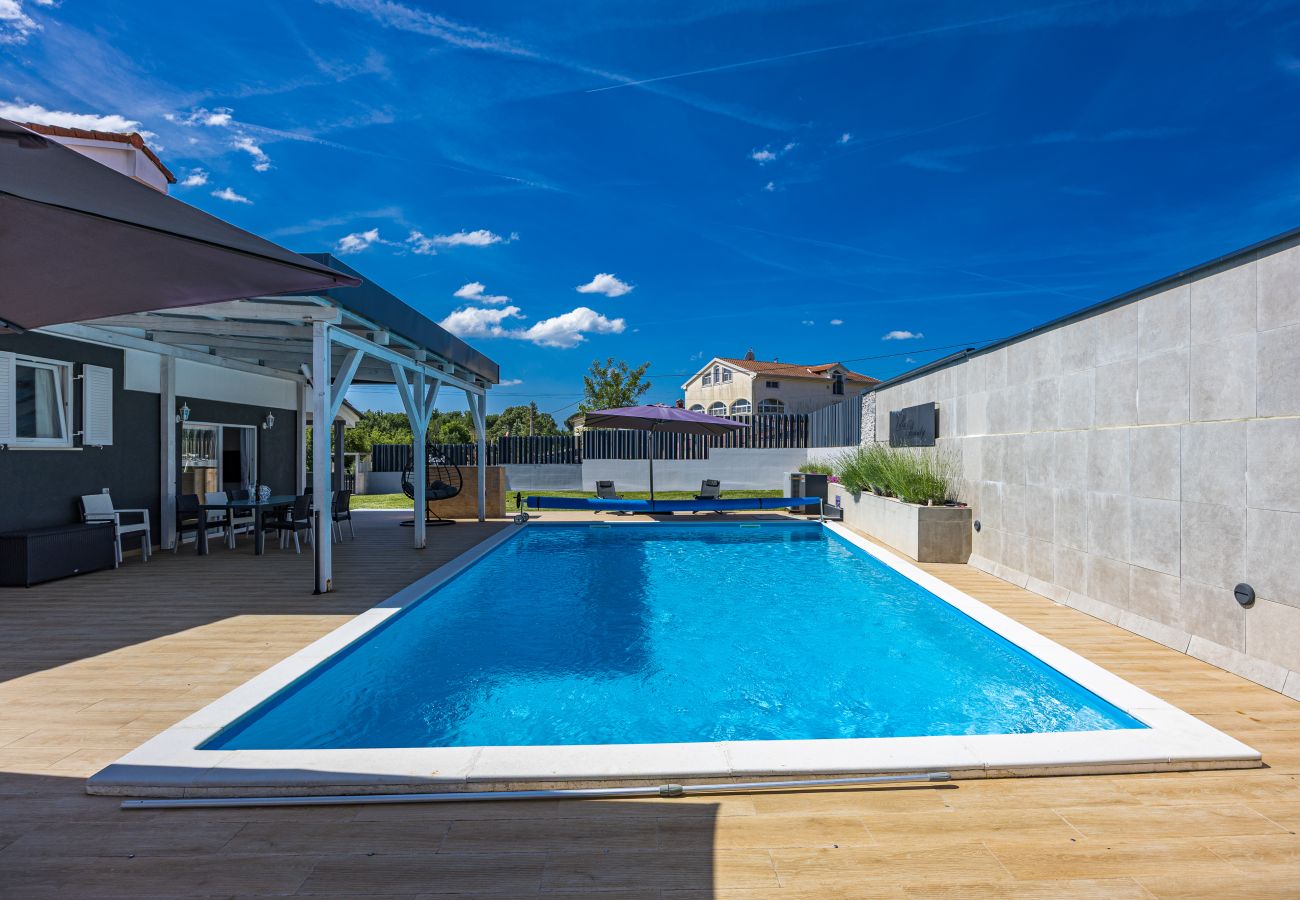 Villa a Matohanci - Villa Beauty near Rovinj for 7 people with 55 m2 private heated pool, wellness & kids playground
