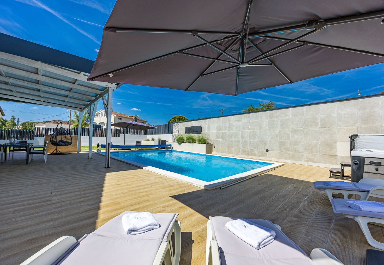 Villa a Matohanci - Villa Beauty near Rovinj for 7 people with 55 m2 private heated pool, wellness & kids playground