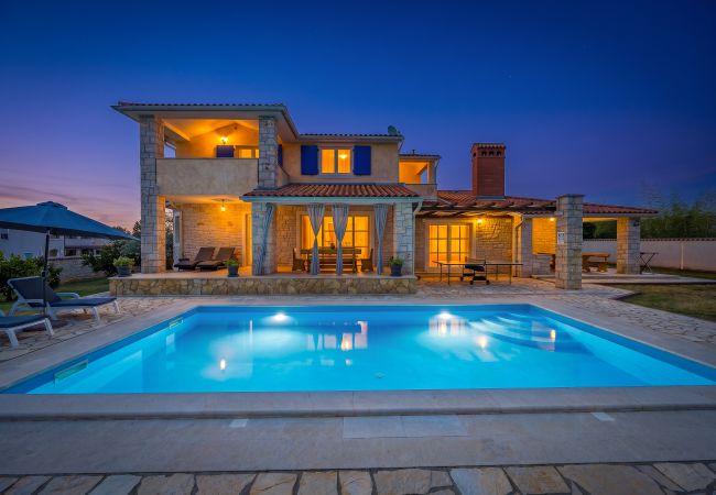 Villa a Gajana - Villa Oliva near Pula for 9 persons with private pool, sea view & beautiful outside area - 3 km from beach