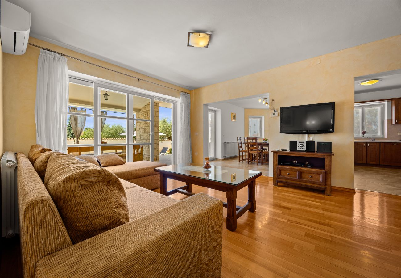 Villa a Gajana - Villa Oliva near Pula for 9 persons with private pool, sea view & beautiful outside area - 3 km from beach
