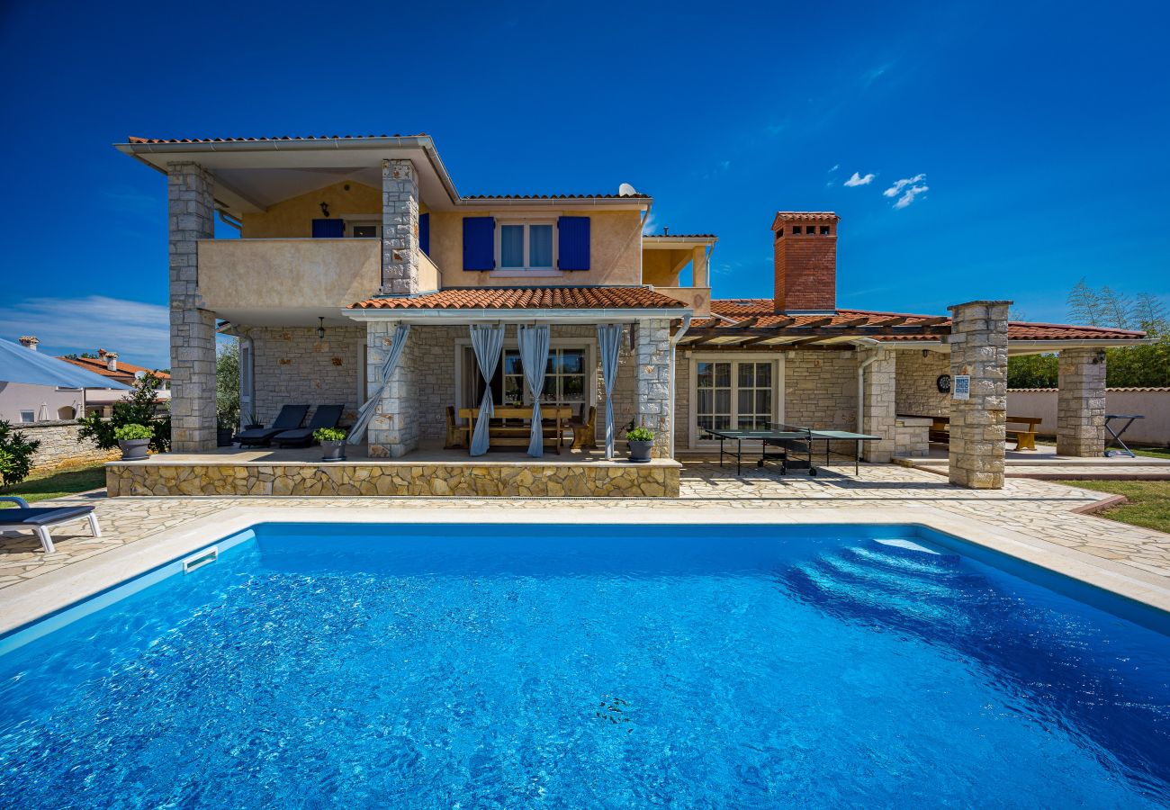 Villa a Gajana - Villa Oliva near Pula for 9 persons with private pool, sea view & beautiful outside area - 3 km from beach