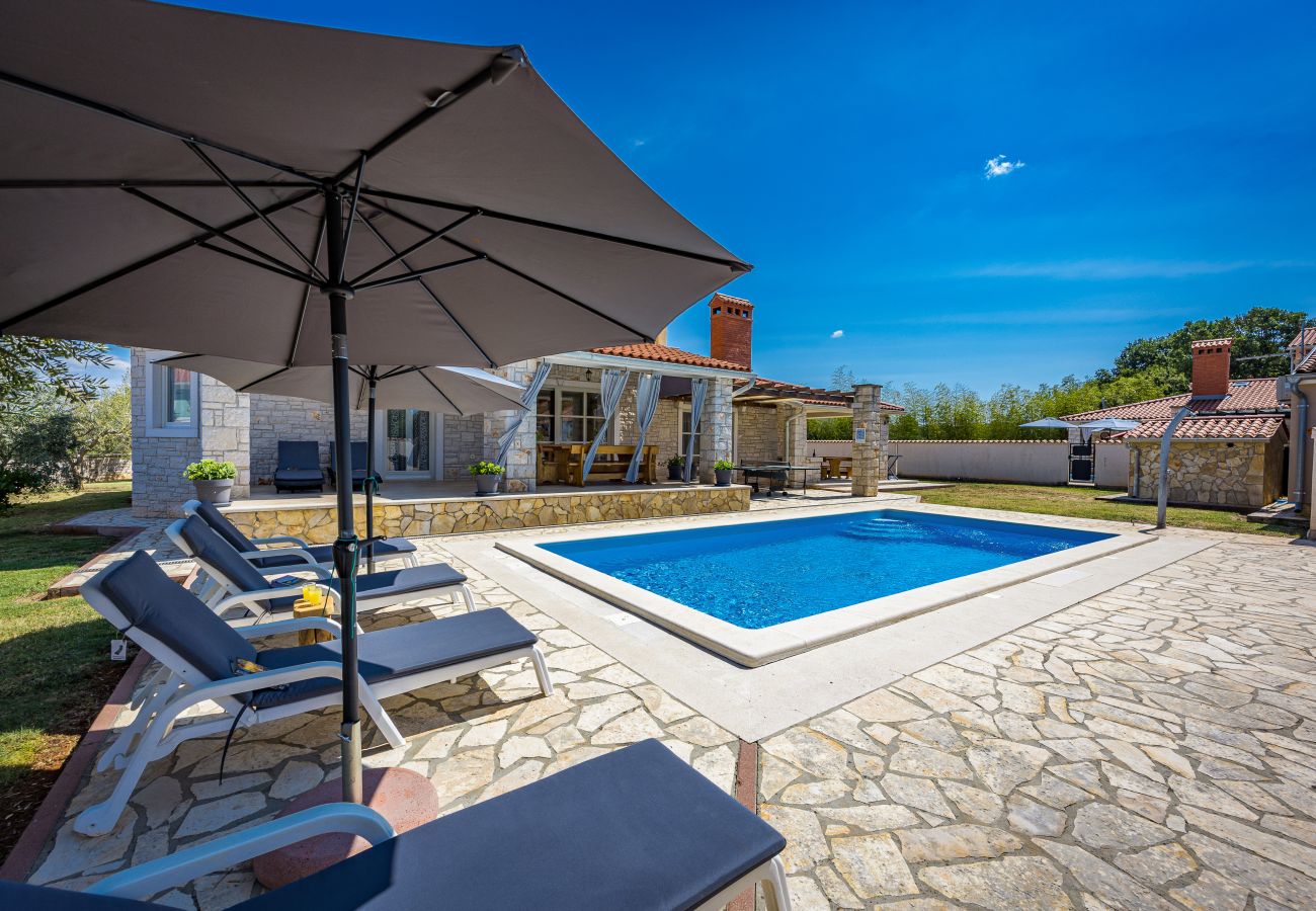 Villa a Gajana - Villa Oliva near Pula for 9 persons with private pool, sea view & beautiful outside area - 3 km from beach