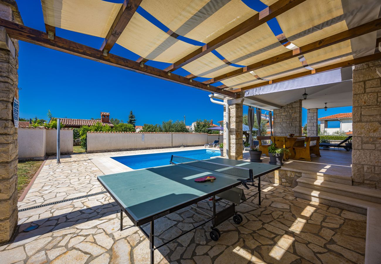 Villa a Gajana - Villa Oliva near Pula for 9 persons with private pool, sea view & beautiful outside area - 3 km from beach