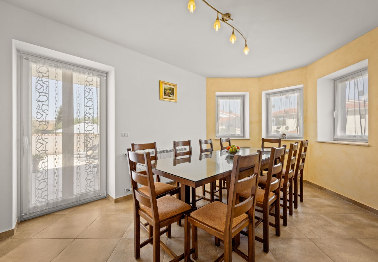 Villa a Gajana - Villa Oliva near Pula for 9 persons with private pool, sea view & beautiful outside area - 3 km from beach