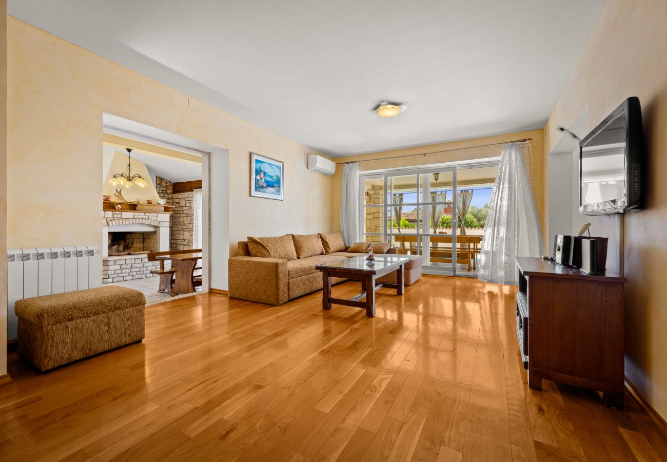 Villa a Gajana - Villa Oliva near Pula for 9 persons with private pool, sea view & beautiful outside area - 3 km from beach